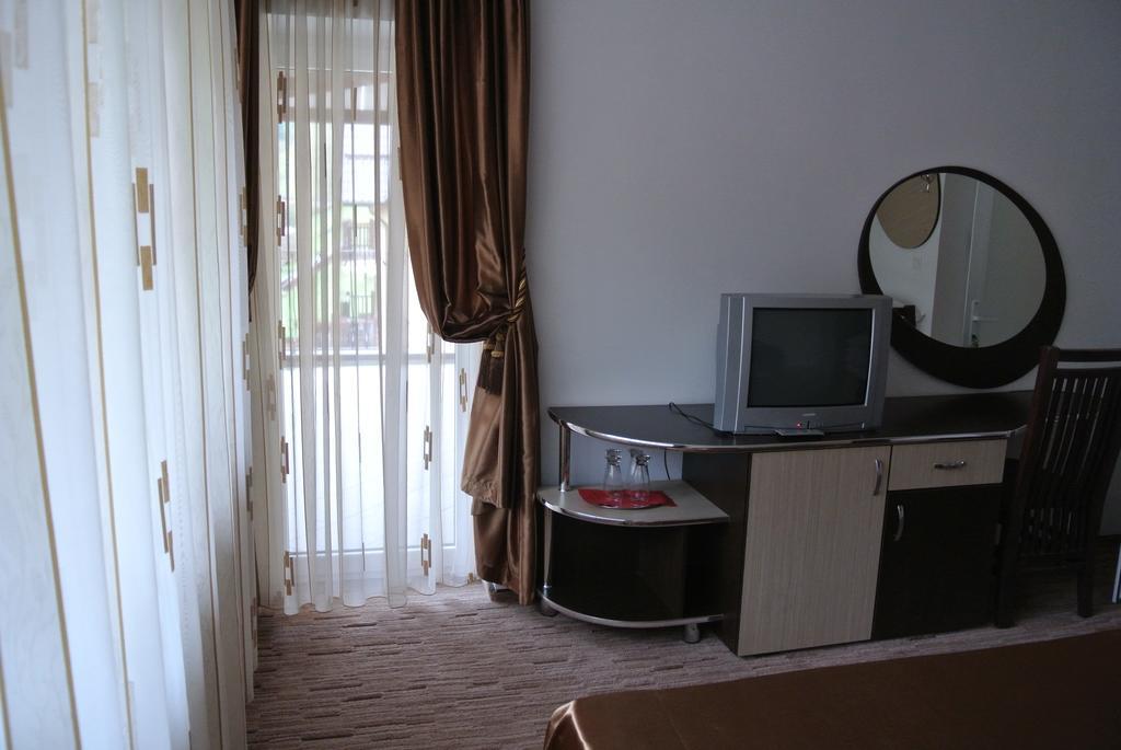Pensiune Restaurant Piatra Craiului Dîmbovicioara Exterior foto
